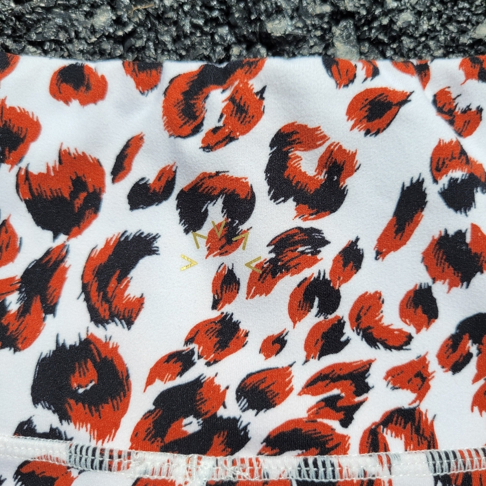 Duncan Legging in Buckthorn Cheetah Varley Size Small - Picture 9 of 14